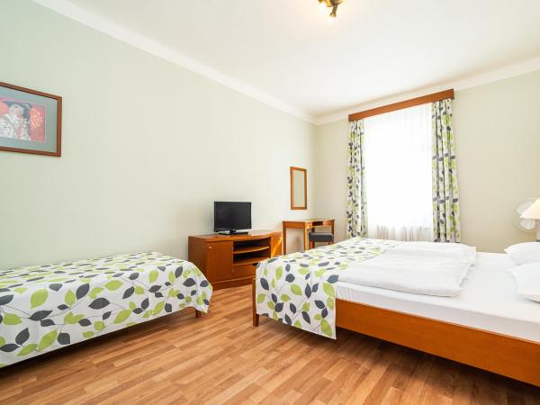 Hotel Orion : photo 4 de la chambre appartement chambre triple