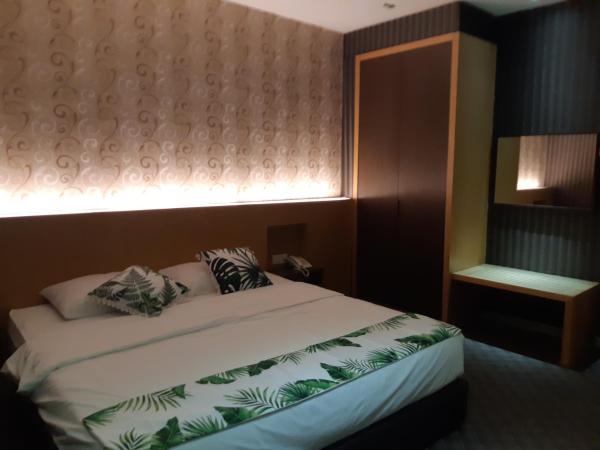 Grandeur Hotel And Spa : photo 5 de la chambre chambre lit king-size avec baignoire spa