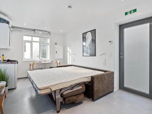 Aalesund City Apartment : photo 3 de la chambre chambre double avec salle de bains privative