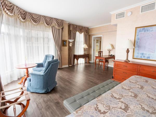 Hôtel Palace Royal : photo 8 de la chambre suite avec 1 lit king-size - vue panoramique sur ville