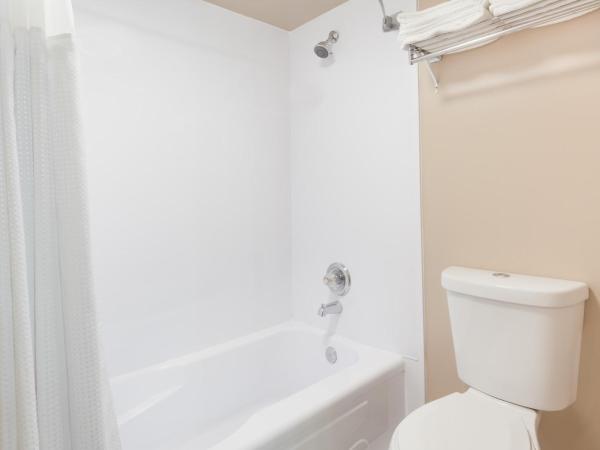 Super 8 by Wyndham Saskatoon Near Saskatoon Airport : photo 5 de la chambre chambre 2 lits queen-size - non-fumeurs