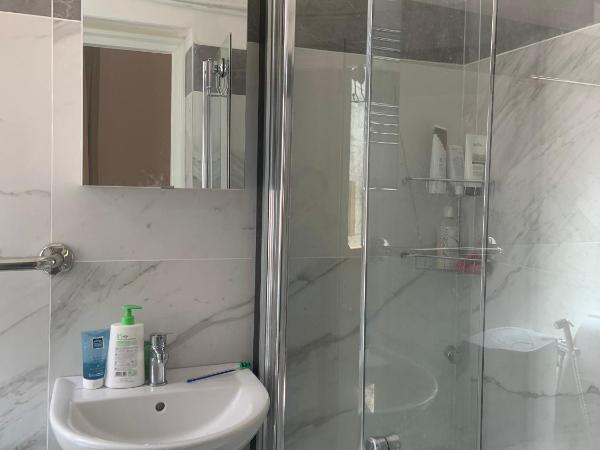 Archie's House : photo 6 de la chambre chambre triple avec salle de bains privative