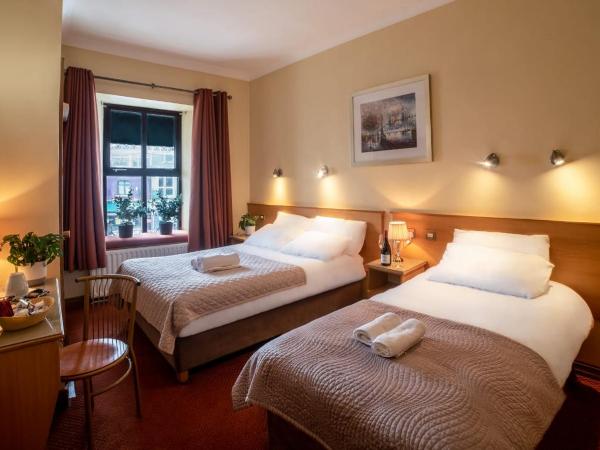 Holiday Hotel : photo 4 de la chambre chambre triple