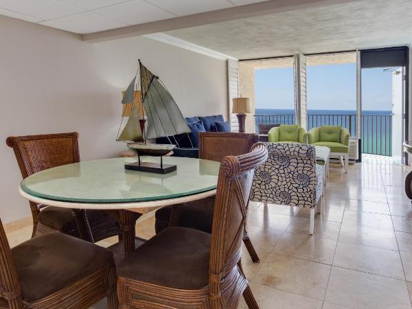 Holiday Inn Resort Panama City Beach - Beachfront, an IHG Hotel : photo 1 de la chambre suite lit king-size deluxe avec 2 chambres, salon, salle à manger et 2 balcons