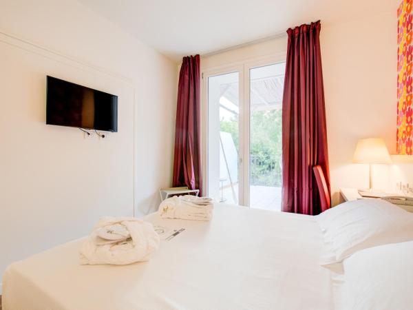 Rimini Suite Hotel : photo 7 de la chambre chambre double avec baignoire spa
