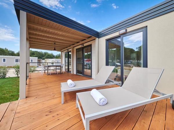 Camping Stella Maris Mobile Homes : photo 3 de la chambre mobile home premium (4+2)