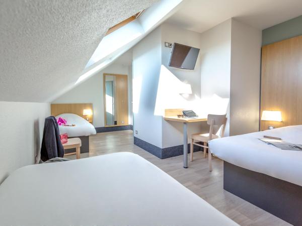 B&B HOTEL PERPIGNAN Nord Aéroport : photo 8 de la chambre chambre familiale (4 adultes) 