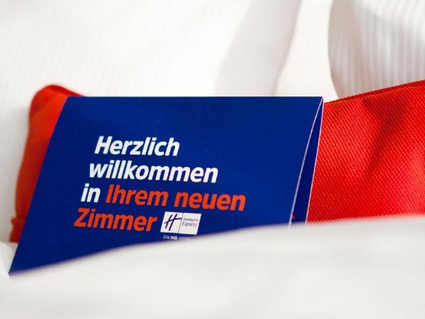 Holiday Inn Express Munich - Olympiapark, an IHG Hotel : photo 1 de la chambre chambre standard lit queen-size