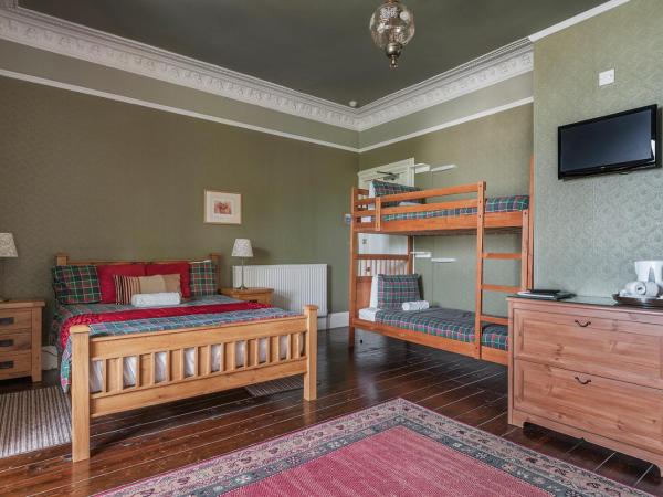 Aynetree Guest House : photo 5 de la chambre chambre familiale avec salle de bains privative