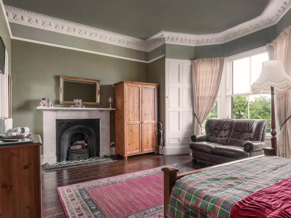 Aynetree Guest House : photo 4 de la chambre chambre familiale avec salle de bains privative