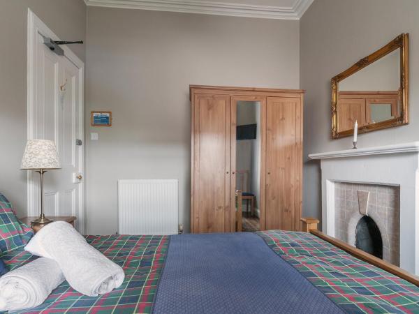 Aynetree Guest House : photo 3 de la chambre chambre double avec salle de bains privative