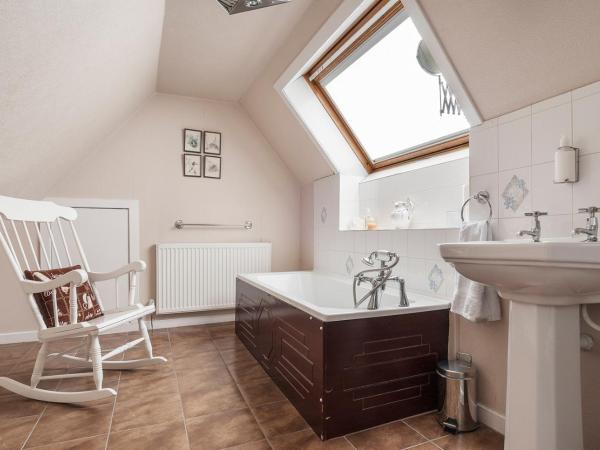 Aynetree Guest House : photo 4 de la chambre chambre double avec salle de bains privative