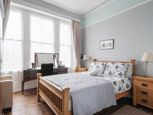 Aynetree Guest House : photo 1 de la chambre chambre double avec salle de bains privative