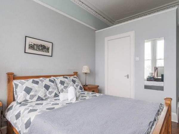 Aynetree Guest House : photo 2 de la chambre chambre double avec salle de bains privative