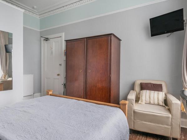 Aynetree Guest House : photo 3 de la chambre chambre double avec salle de bains privative