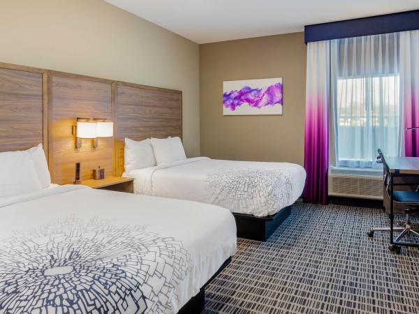 La Quinta by Wyndham San Antonio Alamo City : photo 3 de la chambre chambre avec 2 lits queen-size et douche accessible en fauteuil roulant - adaptée aux personnes à mobilité réduite/malentendantes - non-fumeurs