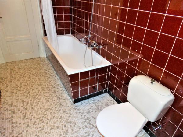 Hotel Bündnerhof : photo 9 de la chambre chambre double avec salle de bains commune