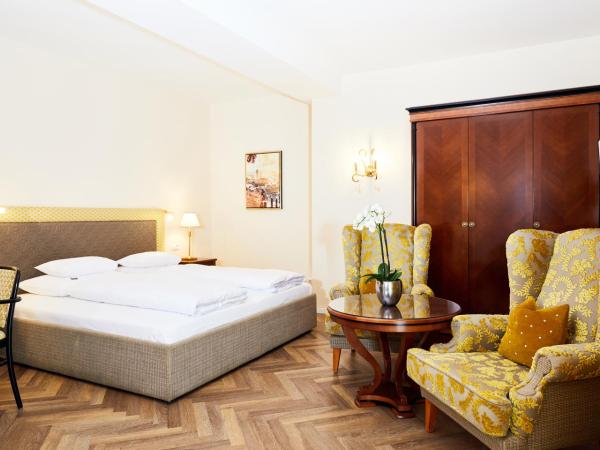 Parkhotel Graz - Traditional Luxury : photo 4 de la chambre chambre double de luxe - vue sur cour