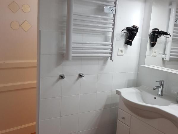 Mas Clement - Chambre et table d'hôtes : photo 3 de la chambre chambre double avec terrasse