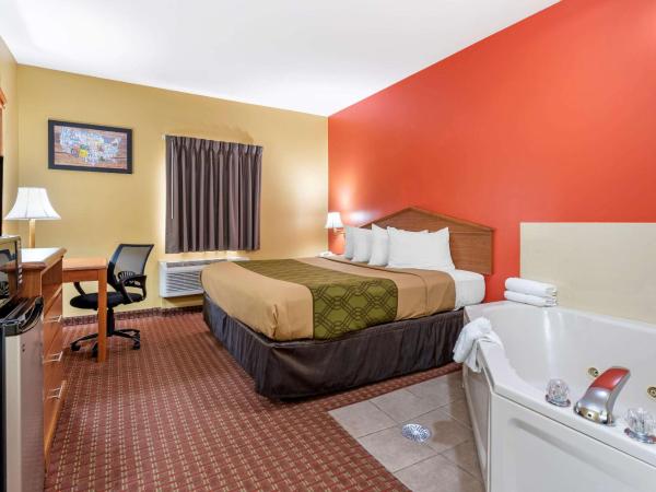 Econo Lodge Louisville Airport : photo 5 de la chambre chambre lit king-size standard avec baignoire spa - non-fumeurs