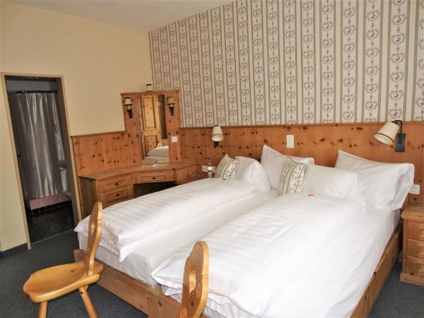 Hotel Bündnerhof : photo 5 de la chambre chambre familiale (2 adultes + 2 enfants + 1 bébé)