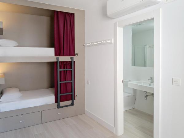 Broz Hostel : photo 2 de la chambre chambre familiale