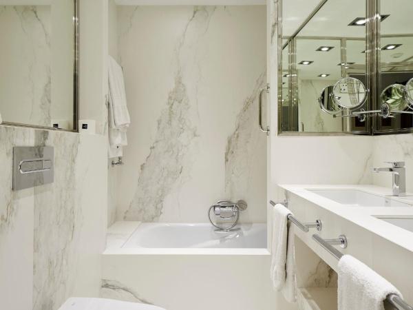 Hotel de Londres y de Inglaterra : photo 4 de la chambre petite chambre double - vue sur ville