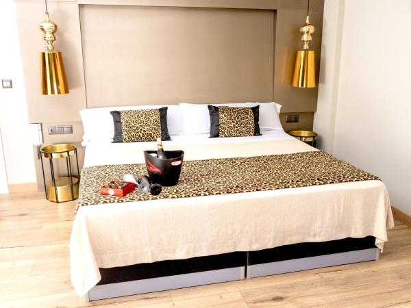 DAOS Suites & Terrace Marbella : photo 2 de la chambre suite deluxe avec baignoire spa