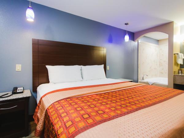 Home Place Inn : photo 2 de la chambre chambre lit king-size avec baignoire spa - non-fumeurs