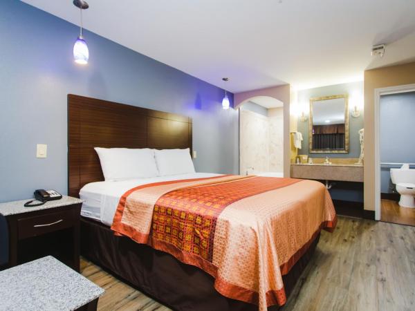 Home Place Inn : photo 1 de la chambre chambre lit king-size avec baignoire spa - non-fumeurs