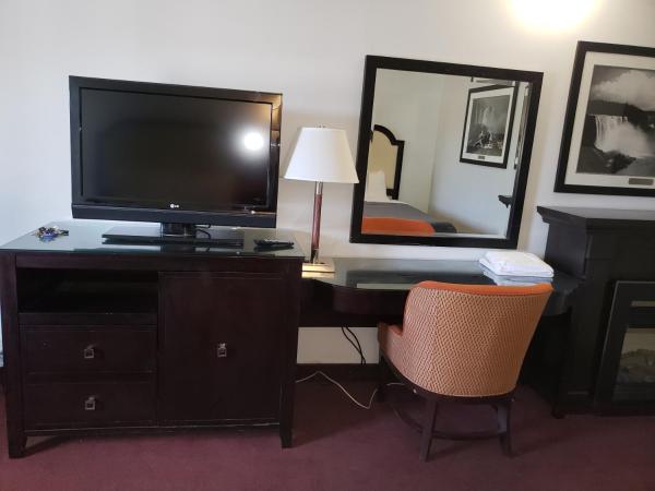 Niagara Falls Courtside Inn : photo 7 de la chambre chambre avec 2 grands lits queen-size 