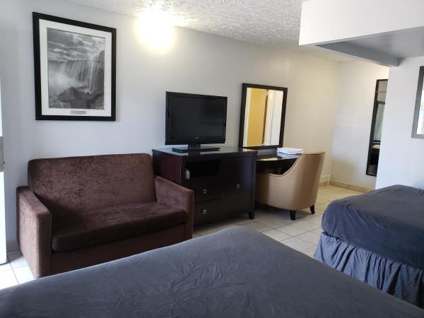 Niagara Falls Courtside Inn : photo 10 de la chambre chambre avec 2 grands lits queen-size 