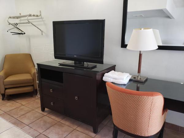 Niagara Falls Courtside Inn : photo 9 de la chambre suite avec jacuzzi