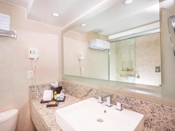 Crown Paradise Club Cancun - All Inclusive : photo 1 de la chambre hébergement club crown (2 adultes)