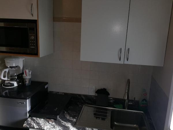 Blue Moon Motel : photo 5 de la chambre chambre avec 2 lits queen-size et kitchenette