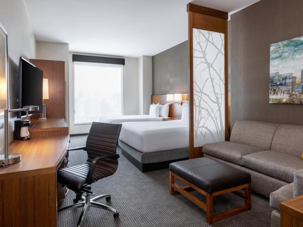 Hyatt Place Atlanta Centennial Park : photo 1 de la chambre chambre avec 2 lits queen-size et canapé-lit 