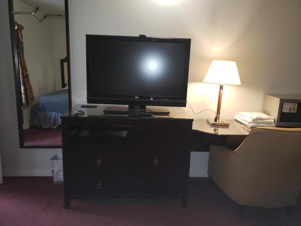 Niagara Falls Courtside Inn : photo 3 de la chambre suite familiale 2 chambres