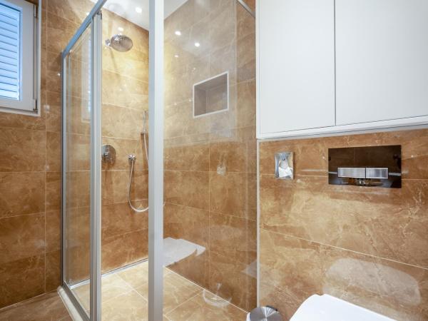 Luxury rooms Kadena : photo 6 de la chambre chambre double deluxe avec baignoire