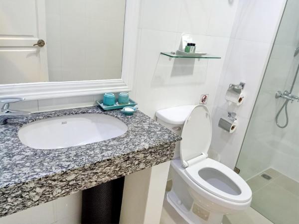 Casa Blanca Boutique Hotel - SHA Plus : photo 9 de la chambre premium deluxe double room city view with balcony