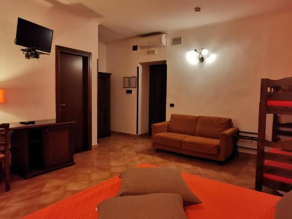 Hotel Neapolis : photo 6 de la chambre chambre triple