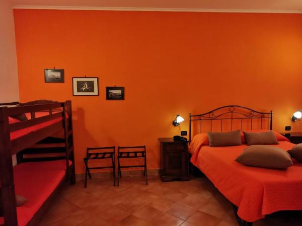 Hotel Neapolis : photo 3 de la chambre chambre triple