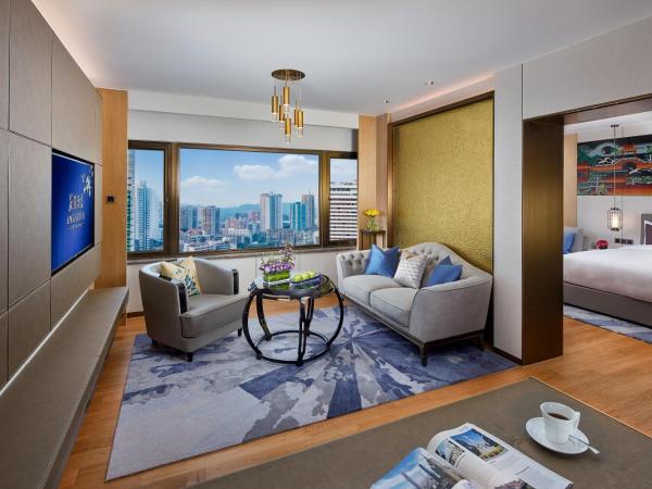 The Garden Hotel Guangzhou - Free shuttle between hotel and Exhibition Center during Canton Fair & Exhibitor registration Counter : photo 2 de la chambre hébergement jardin 66 avec lit king-size