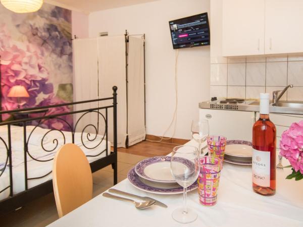 Apartments & Rooms Darrer : photo 2 de la chambre studio avec terrasse