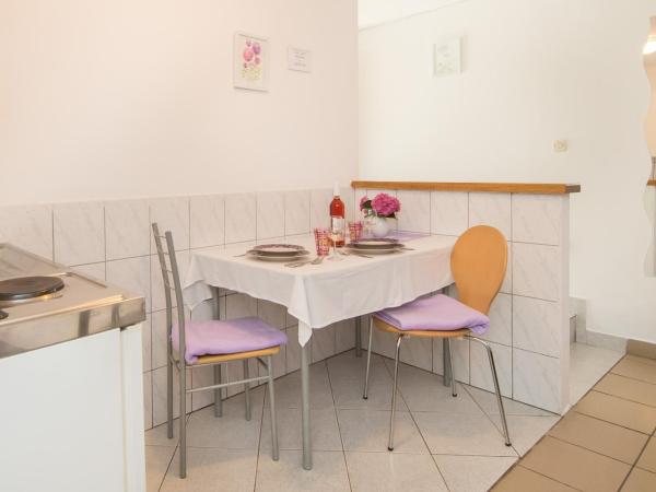 Apartments & Rooms Darrer : photo 3 de la chambre studio avec terrasse