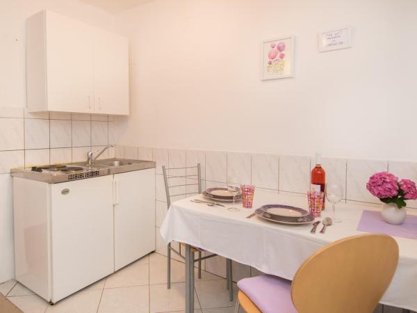 Apartments & Rooms Darrer : photo 4 de la chambre studio avec terrasse