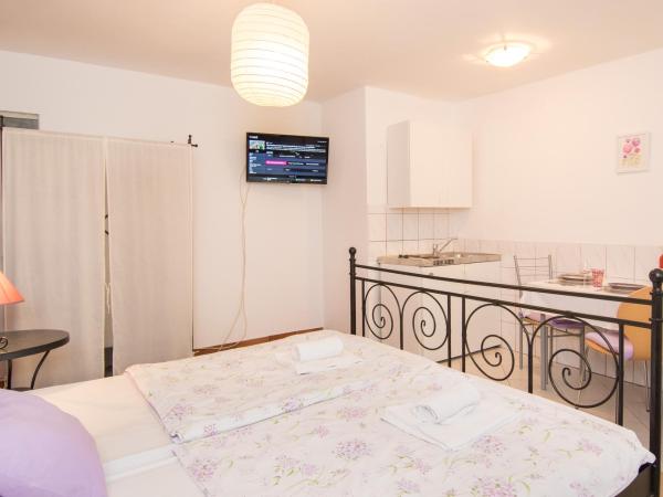 Apartments & Rooms Darrer : photo 5 de la chambre studio avec terrasse