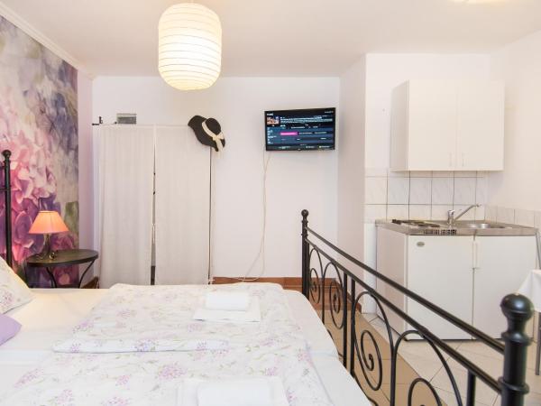 Apartments & Rooms Darrer : photo 7 de la chambre studio avec terrasse