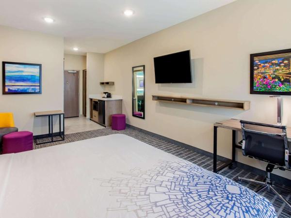 La Quinta by Wyndham San Antonio Alamo City : photo 6 de la chambre 1 king bed, deluxe mobility/hearing accessible room, roll-in shower, non-smoking