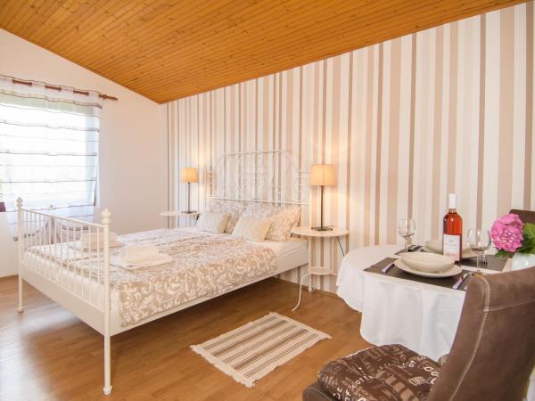 Apartments & Rooms Darrer : photo 3 de la chambre chambre double avec balcon