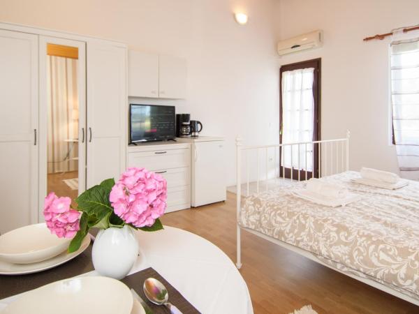 Apartments & Rooms Darrer : photo 6 de la chambre chambre double avec balcon